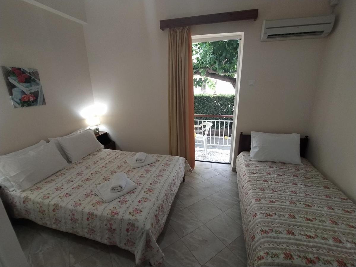 Akrogiali Beach Rooms อมารินโธส ภายนอก รูปภาพ