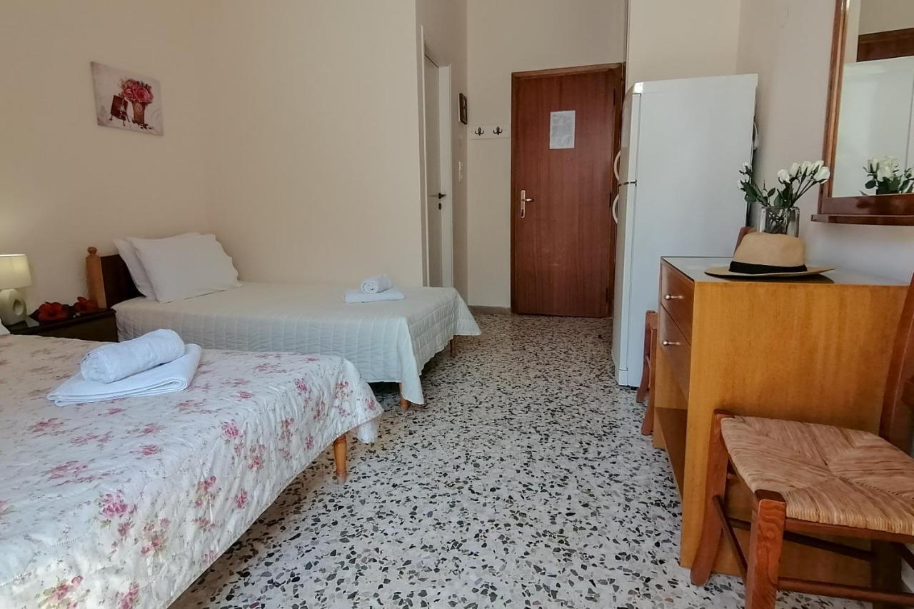 Akrogiali Beach Rooms อมารินโธส ภายนอก รูปภาพ