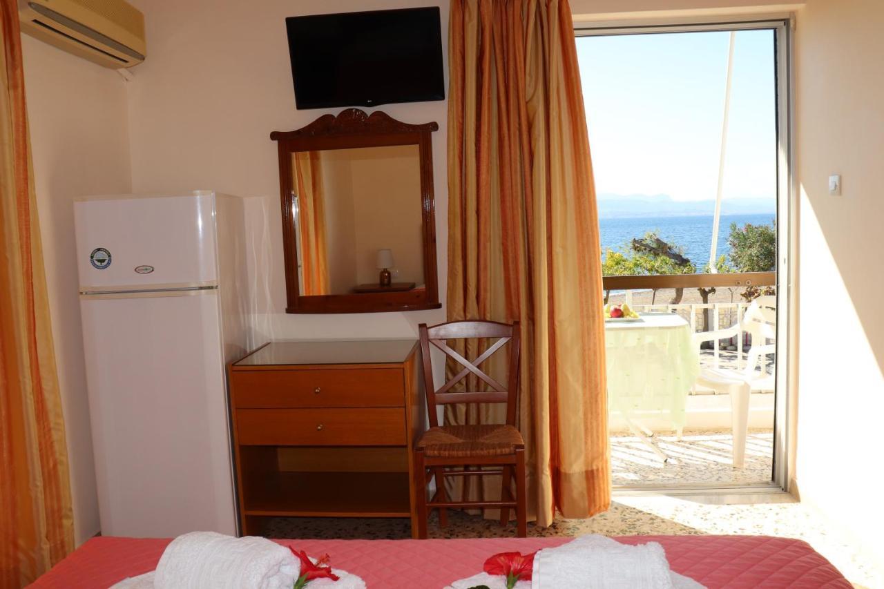 Akrogiali Beach Rooms อมารินโธส ภายนอก รูปภาพ