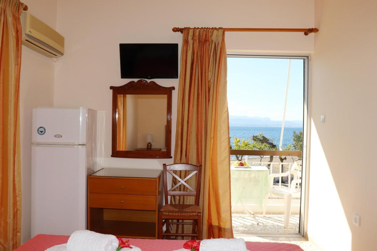 Akrogiali Beach Rooms อมารินโธส ภายนอก รูปภาพ