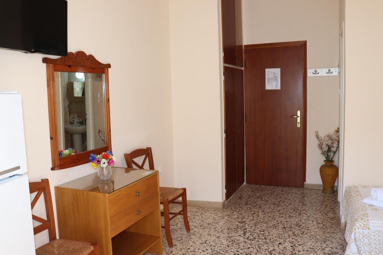 Akrogiali Beach Rooms อมารินโธส ภายนอก รูปภาพ