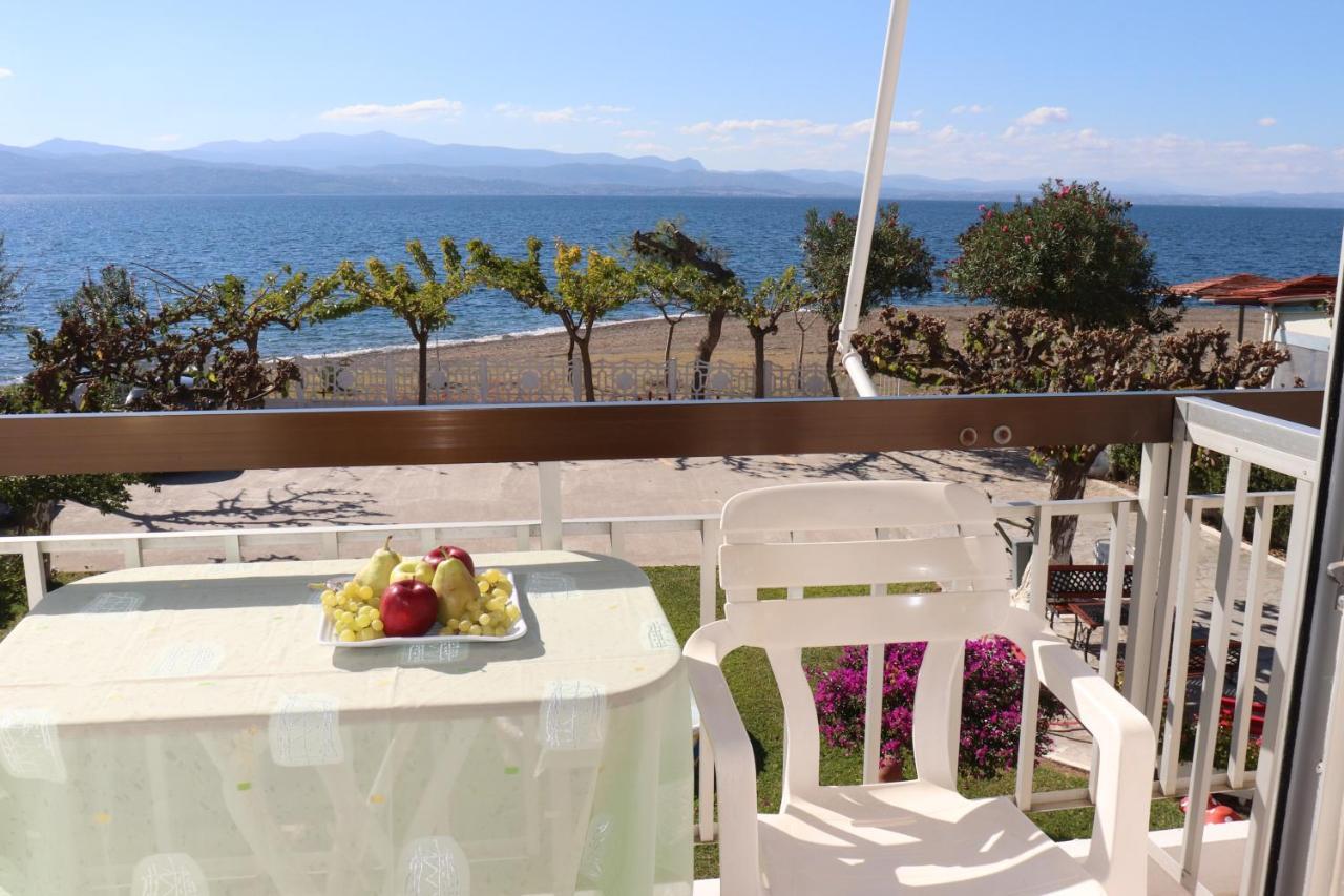 Akrogiali Beach Rooms อมารินโธส ภายนอก รูปภาพ