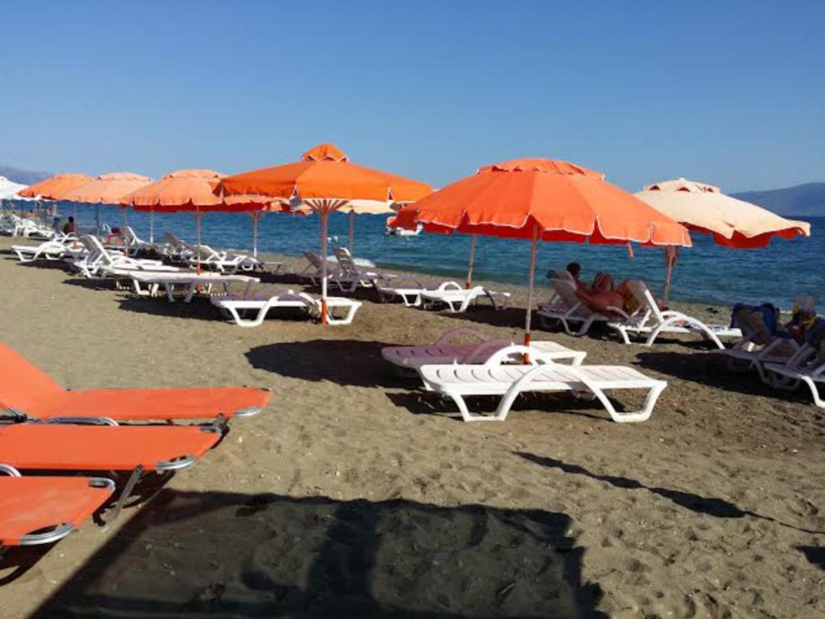 Akrogiali Beach Rooms อมารินโธส ภายนอก รูปภาพ