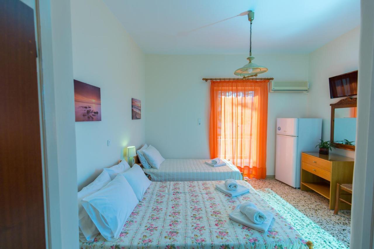 Akrogiali Beach Rooms อมารินโธส ภายนอก รูปภาพ