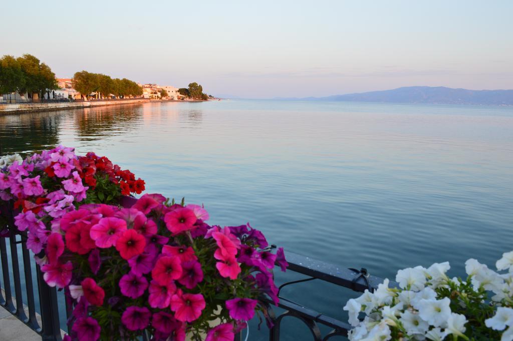 Akrogiali Beach Rooms อมารินโธส ภายนอก รูปภาพ