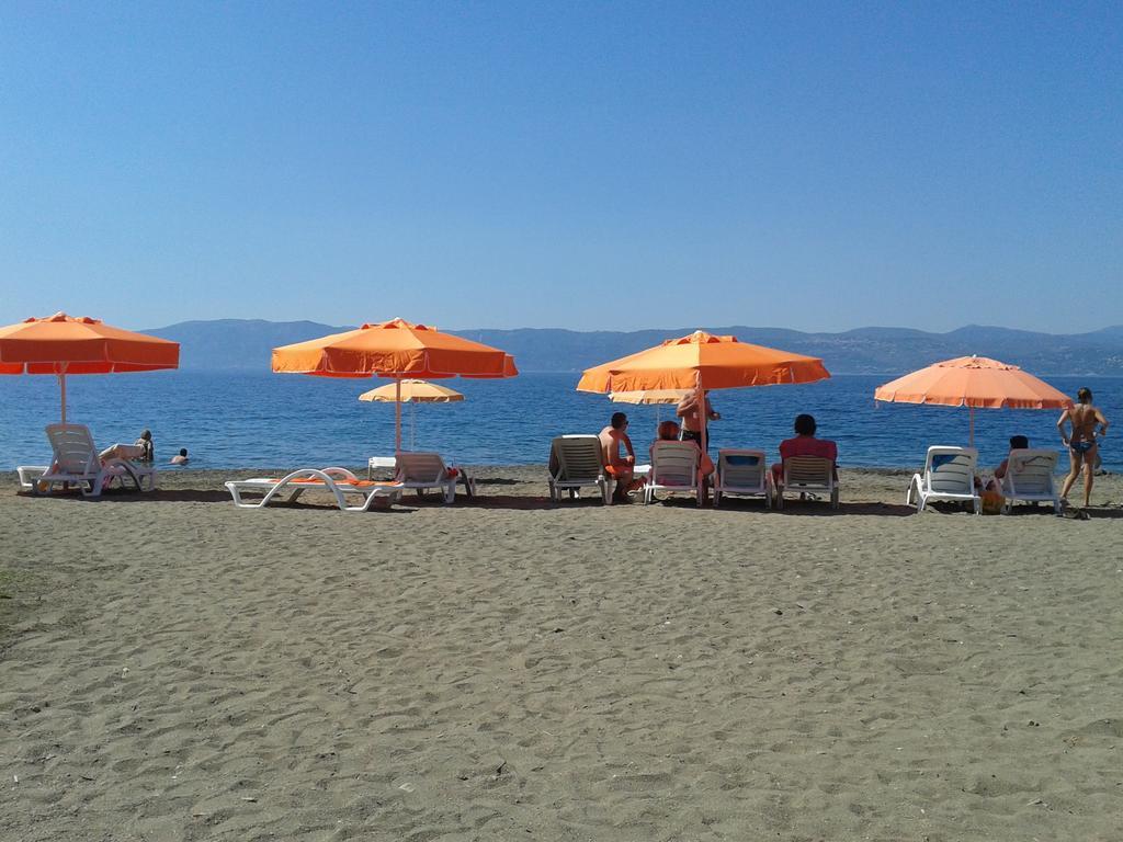 Akrogiali Beach Rooms อมารินโธส ภายนอก รูปภาพ
