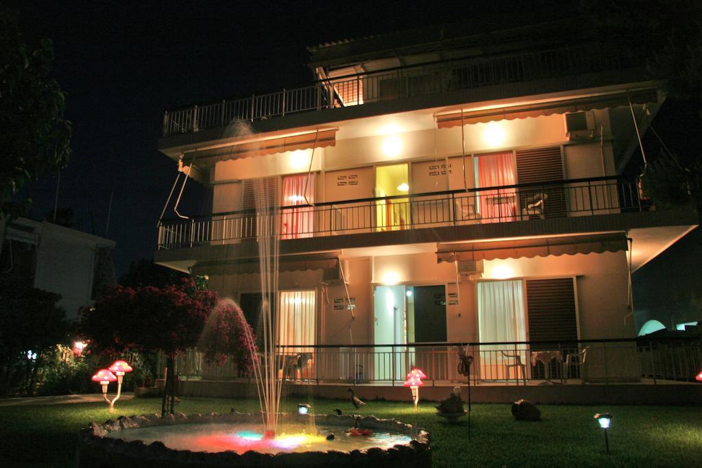 Akrogiali Beach Rooms อมารินโธส ภายนอก รูปภาพ