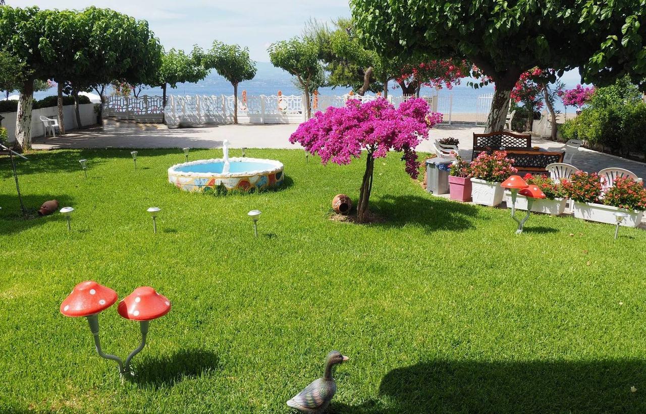 Akrogiali Beach Rooms อมารินโธส ภายนอก รูปภาพ