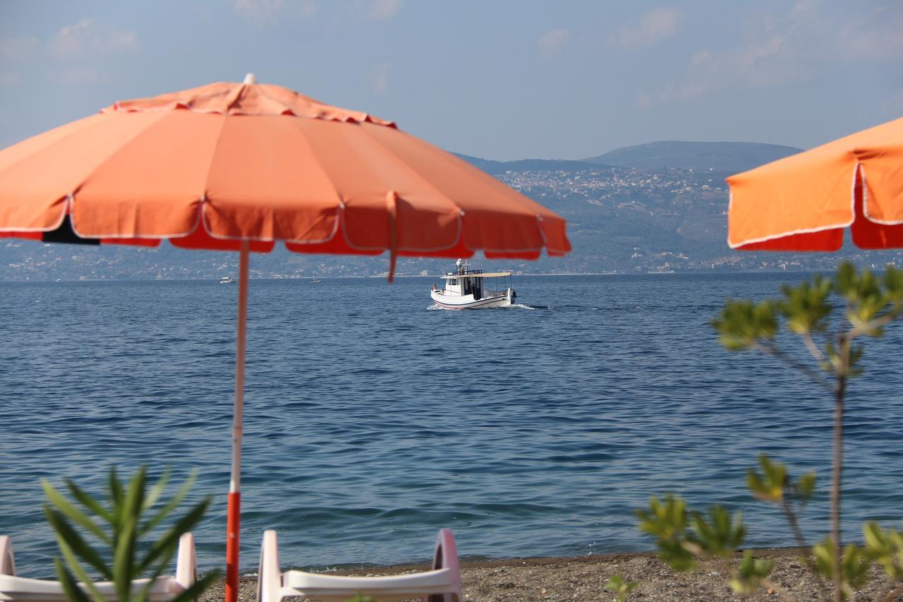 Akrogiali Beach Rooms อมารินโธส ภายนอก รูปภาพ